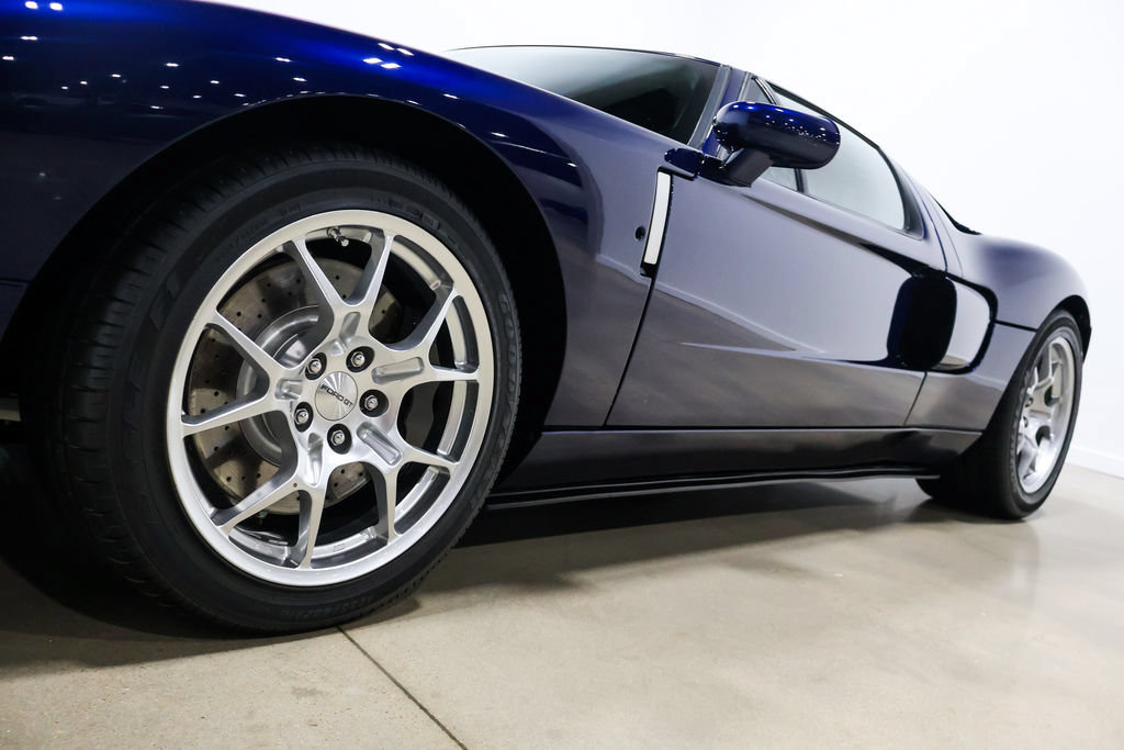 Used 2005 Ford GT RWD image 77