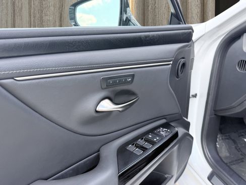 Used 2022 Lexus ES 250 w/ Premium Package image 28