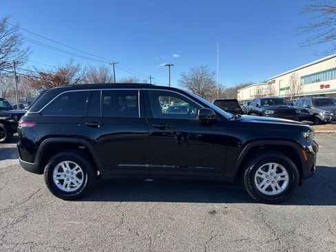 Used 2025 Jeep Grand Cherokee Laredo w/ Luxury Tech Group I image 17