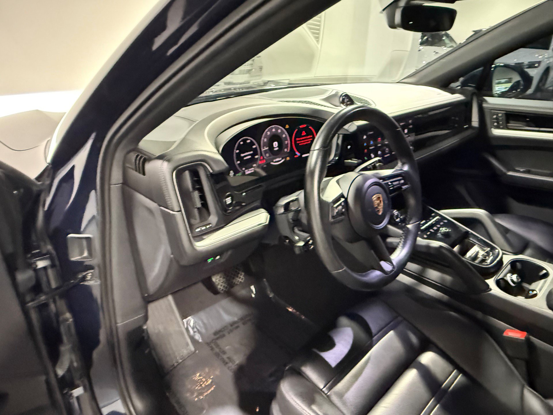 Used 2024 Porsche Cayenne Coupe AWD/4WD image 22