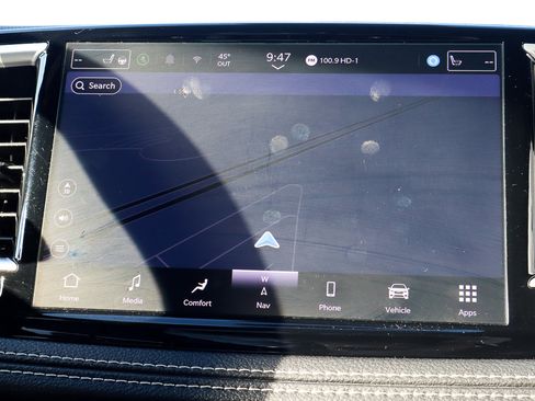 Used 2025 Chrysler Pacifica Limited image 26