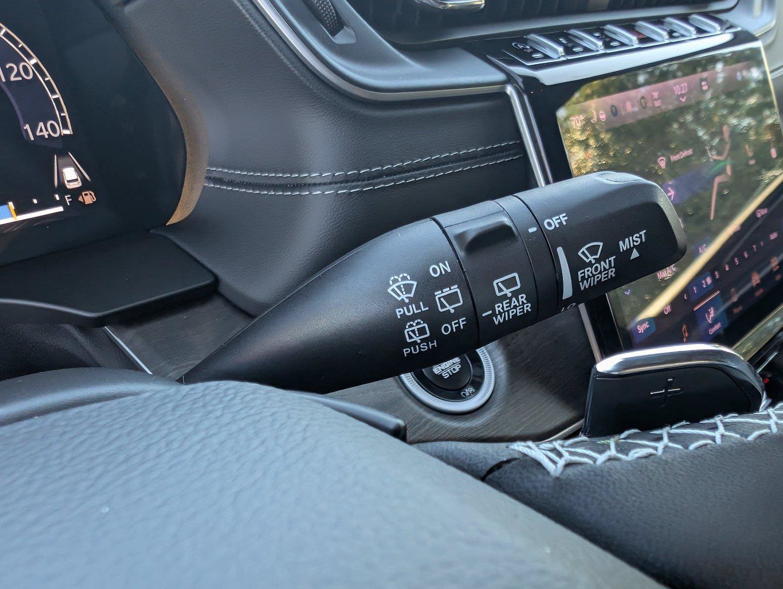 Used 2025 Jeep Grand Cherokee Limited w/ Black Appearance Package AWD/4WD image 27