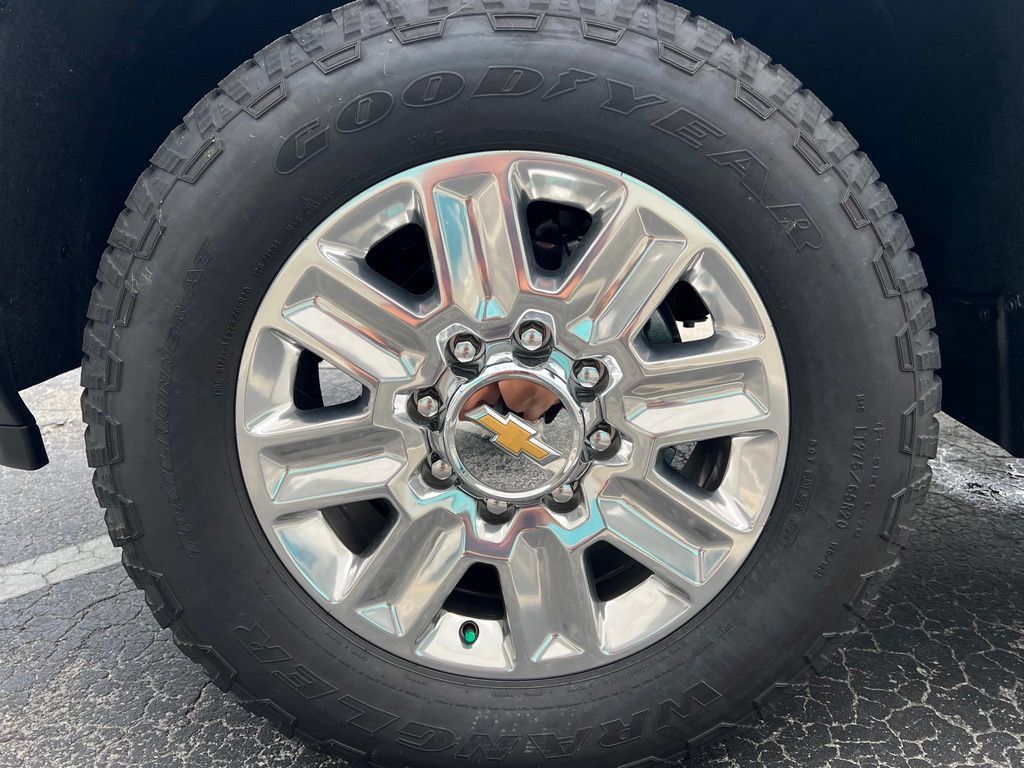 Used 2025 Chevrolet Silverado 2500 High Country w/ Technology Package AWD/4WD image 26