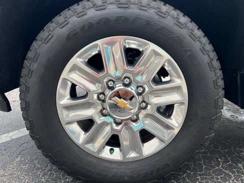 Used 2025 Chevrolet Silverado 2500 High Country w/ Technology Package AWD/4WD image 26