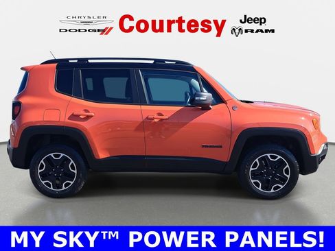 Used 2017 Jeep Renegade Trailhawk w/ Premium Trailhawk Package image 10