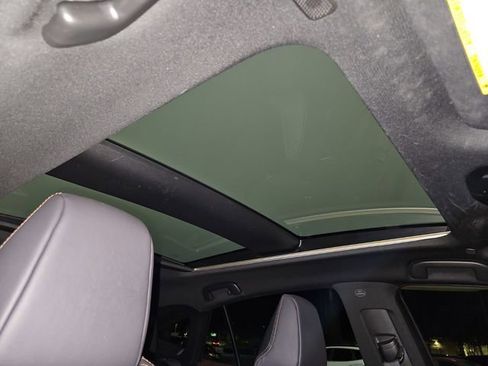 Used 2023 Toyota Venza Limited image 19