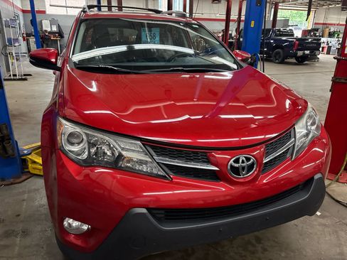 Used 2015 Toyota RAV4 XLE AWD/4WD image 2