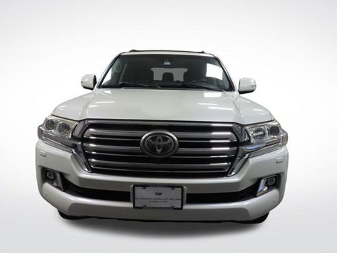 Used 2016 Toyota Land Cruiser Base 4D Sport Utility image 9