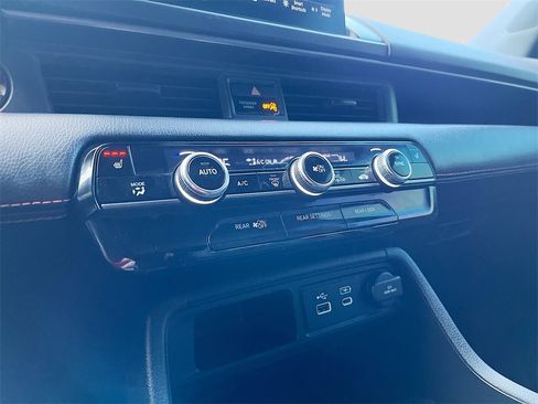 Used 2025 Honda Pilot TrailSport image 15