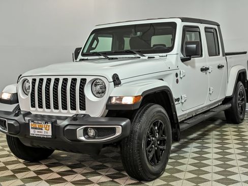 Used 2023 Jeep Gladiator Sport AWD/4WD image 5