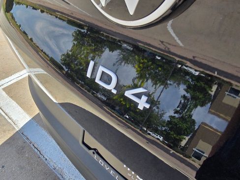 Used 2024 Volkswagen ID.4 2WD image 11