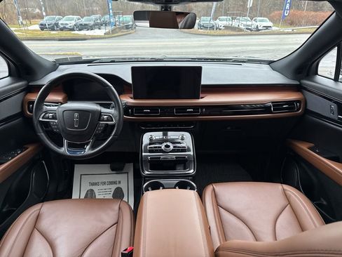 Used 2023 Lincoln Nautilus Reserve image 11