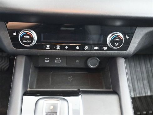 Used 2024 Mitsubishi Outlander SE image 3