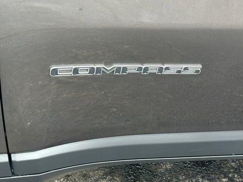 Used 2021 Jeep Compass Latitude image 12