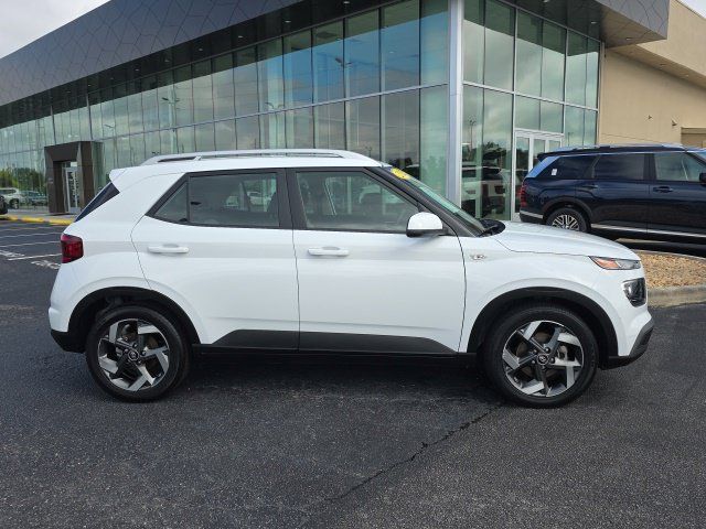 Certified 2022 Hyundai Venue SEL FWD image 20