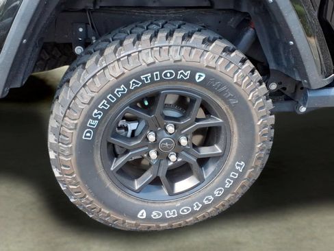 Used 2024 Jeep Gladiator Sport AWD/4WD image 35