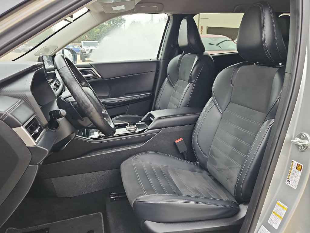 Used 2025 Mitsubishi Outlander SE AWD/4WD image 25