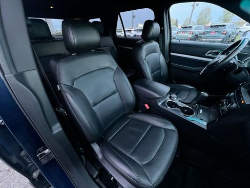 Used 2016 Ford Explorer XLT w/ Equipment Group 202A AWD/4WD image 28