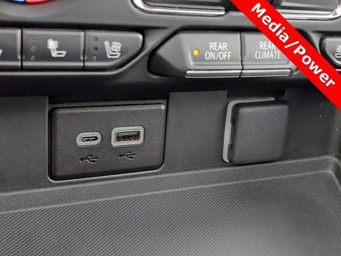 Used 2024 Chevrolet Suburban High Country image 37