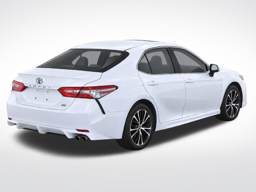 Used 2018 Toyota Camry SE w/ Moonroof Package FWD image 3