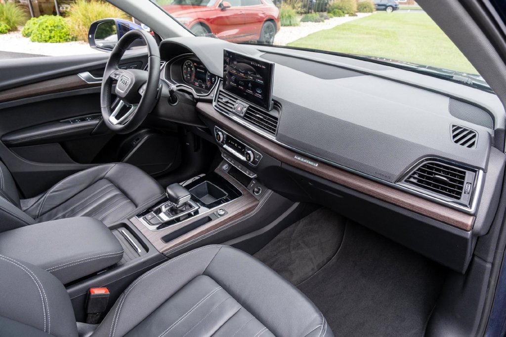 Used 2021 Audi Q5 2.0T Premium Plus w/ Premium Plus Package AWD/4WD image 25