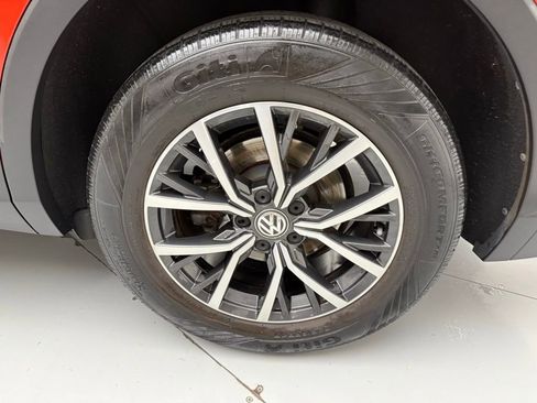 Used 2019 Volkswagen Tiguan SE w/ Panoramic Sunroof Package image 40