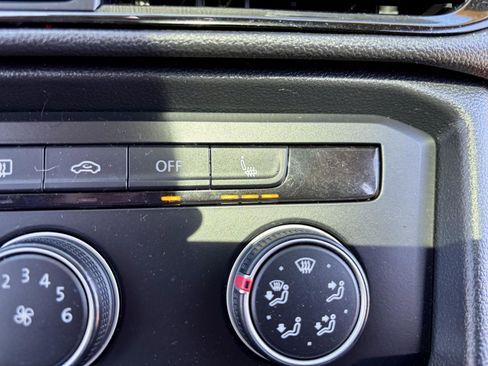 Used 2022 Volkswagen Taos SE image 4