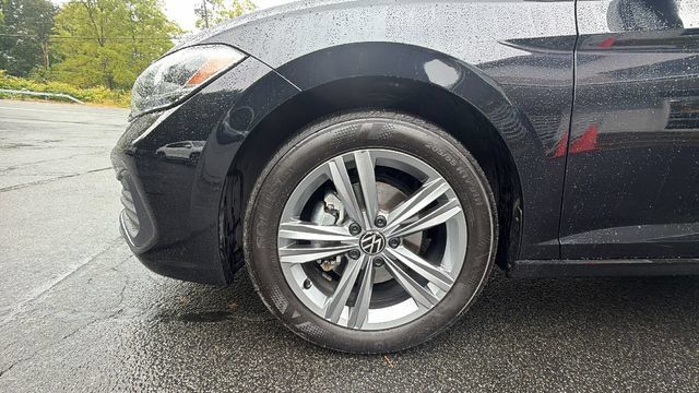 Used 2024 Volkswagen Jetta SE FWD image 9