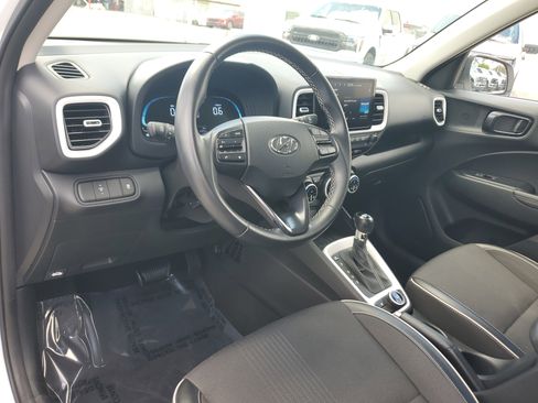 Used 2023 Hyundai Venue Limited w/ Cargo Package image 12