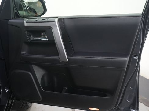 Used 2024 Toyota 4Runner SR5 AWD/4WD image 11