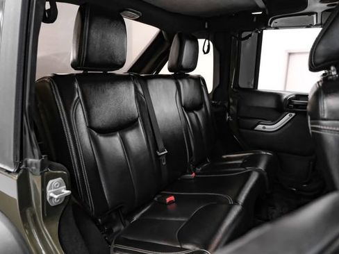 Used 2016 Jeep Wrangler Unlimited Rubicon w/ Connectivity Group image 27