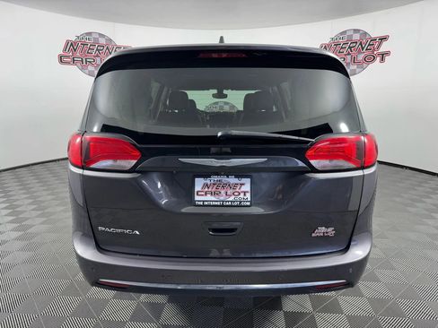 Used 2017 Chrysler Pacifica Touring-L w/ Tire & Wheel Group image 6