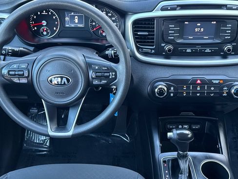 Used 2017 Kia Sorento AWD image 14