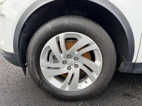 Used 2020 Land Rover Discovery Sport SE image 8