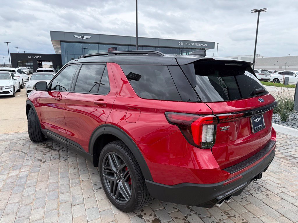 Used 2025 Ford Explorer ST AWD/4WD image 3