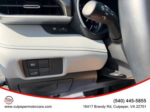 Used 2021 Toyota Highlander XLE FWD image 23