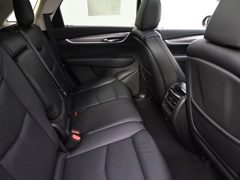 Used 2017 Cadillac XT5 Luxury w/ Driver Awareness Package AWD/4WD image 18