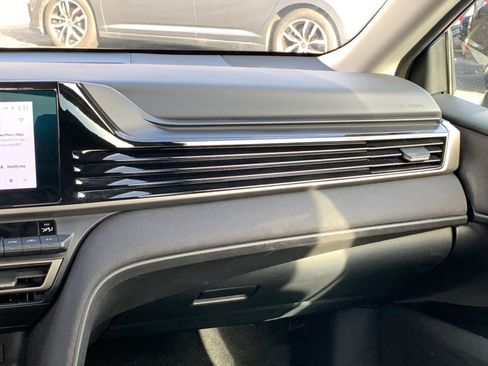 Used 2025 Toyota Camry LE image 34