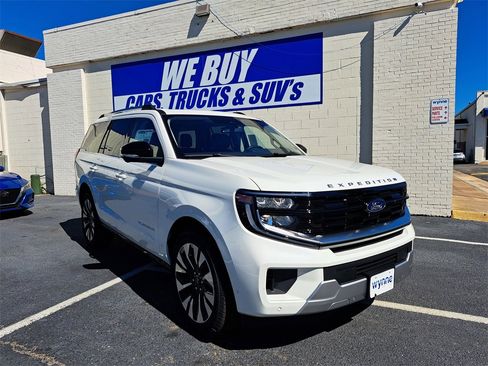 New 2025 Ford Expedition Platinum w/ Driver's Package image 1