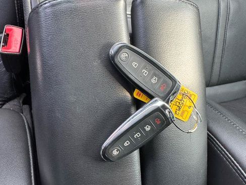 Used 2014 Lincoln MKS FWD image 35