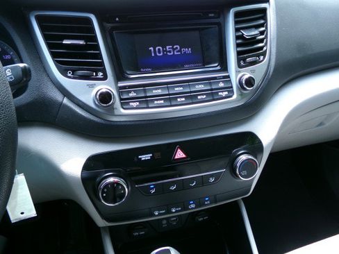 Used 2017 Hyundai Tucson SE w/ SE Popular Package 02 AWD/4WD image 19