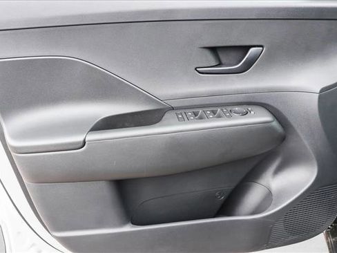 Used 2025 Hyundai Kona SEL image 12