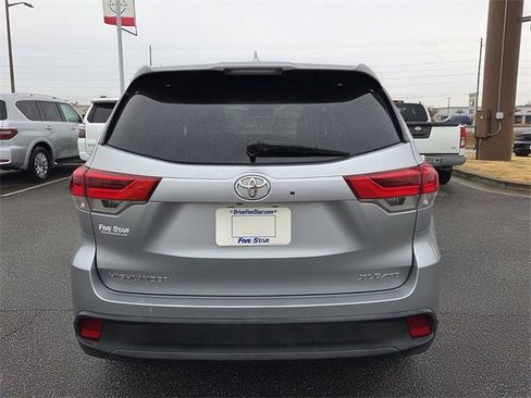 Used 2019 Toyota Highlander XLE image 11