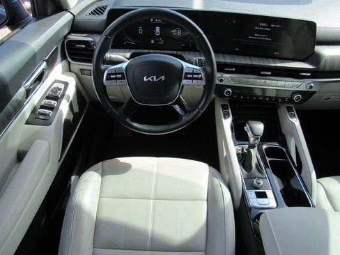 Used 2023 Kia Telluride EX w/ EX Captain's Chair Package FWD image 20