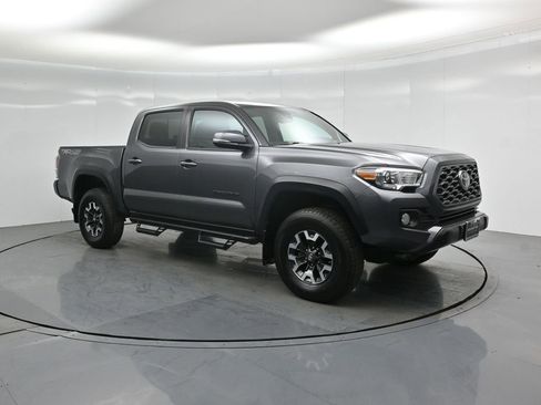 Used 2020 Toyota Tacoma TRD Off-Road w/ Technology Package image 54