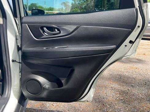 Used 2020 Nissan Rogue S FWD image 16