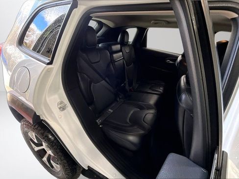 Used 2016 Jeep Cherokee Trailhawk w/ Leather Interior Group AWD/4WD image 25