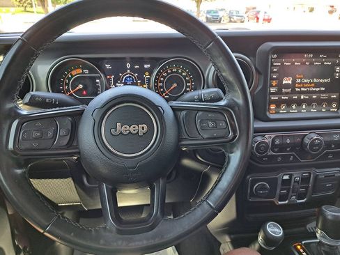 Used 2022 Jeep Gladiator Sport AWD/4WD image 6