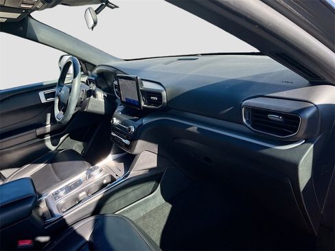 Used 2020 Ford Explorer XLT w/ Equipment Group 202A image 29