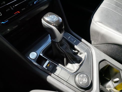 Certified 2024 Volkswagen Tiguan SE AWD/4WD image 24
